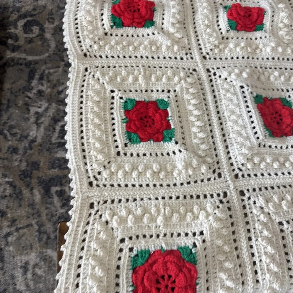 VTG Crocheted Granny Square Afghan Throw Blanket 3D Puffy Red Roses 36